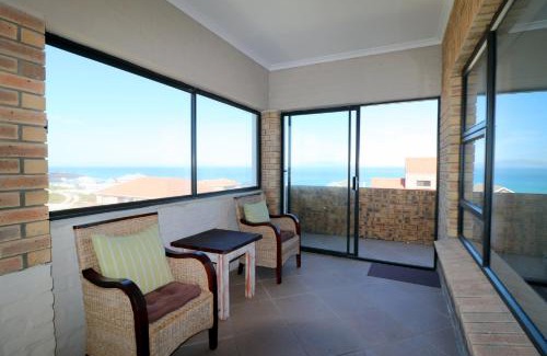 L'Agulhas House | Discover Kitta In Struisbaai: Pet & Child Friendly Escape