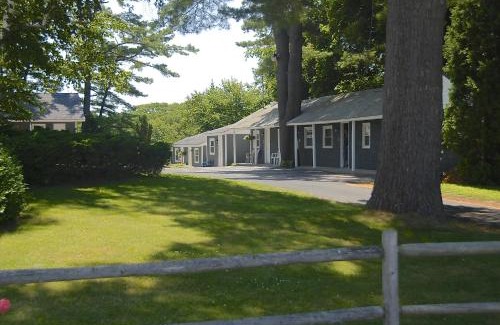 Kittery Hotel | Discover Kittery Inn & Suites: Poolside Family Escape