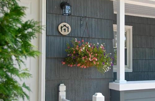 Kittery Hotel | Discover Kittery Inn & Suites: Poolside Family Escape