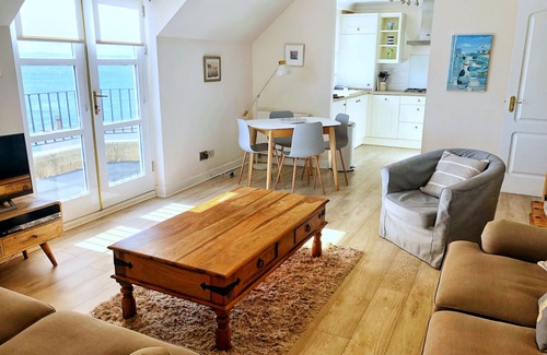 Pittenweem Apartment | Kittiwake Apartment: Breathtaking Sea Views & Pet Friendly