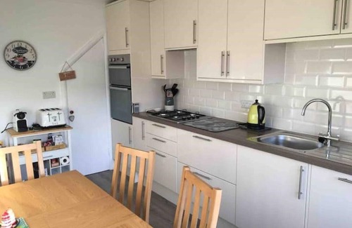 Seaford House | Kittiwakes - Central Retreat with Ocean Views & Family Amenities