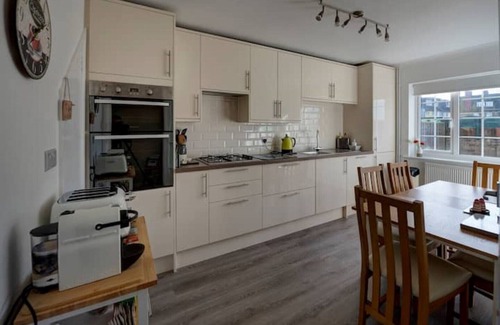 Seaford House | Kittiwakes - Central Retreat with Ocean Views & Family Amenities