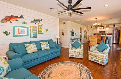 Palm Harbor House | Pet-Friendly Kitty by the Sea | Fishing & Family Amenities