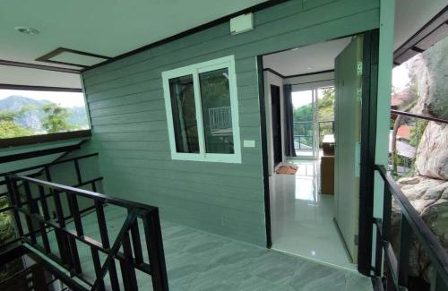 Ko Phi Phi Hotel | Cozy Kitty Guesthouse with Oceanfront Views for Families