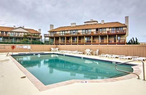 Kitty Hawk House | Charming Kitty Hawk Townhome - Steps from the Beach!