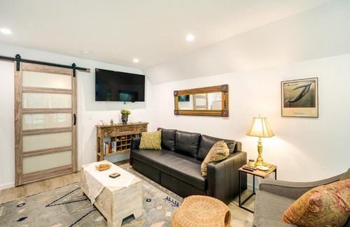 Southern Shores Apartment | Kitty Hawk Vacation Rental with Pool & Oceanfront Hot Tub