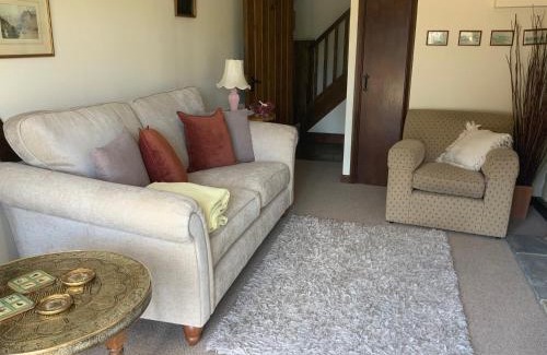 Godshill House | Family-Friendly Stay at Kitty's Loft - 4-Star Comfort