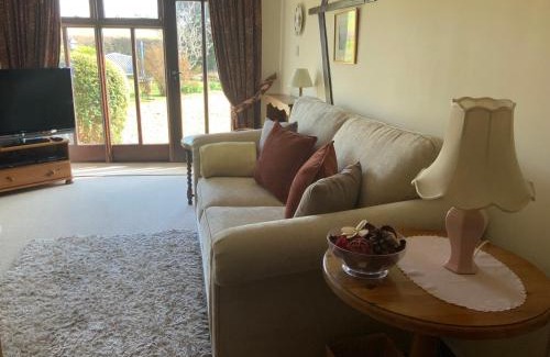 Godshill House | Family-Friendly Stay at Kitty's Loft - 4-Star Comfort