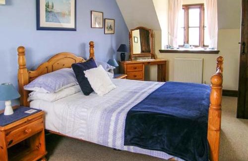 Godshill House | Family-Friendly Stay at Kitty's Loft - 4-Star Comfort