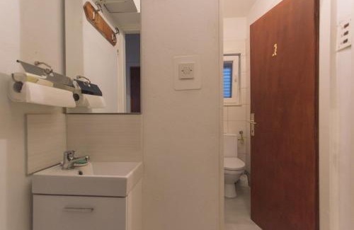 Gornji Karin Apartment | Discover Kiwi Apartments: Pet-Friendly Stay with Ocean View