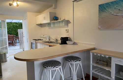 Stanmore Bay House | Kiwi Bach: Beachfront Escape with Ocean Views & Pet Friendly