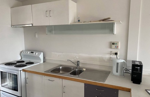 Stanmore Bay House | Kiwi Bach: Beachfront Escape with Ocean Views & Pet Friendly