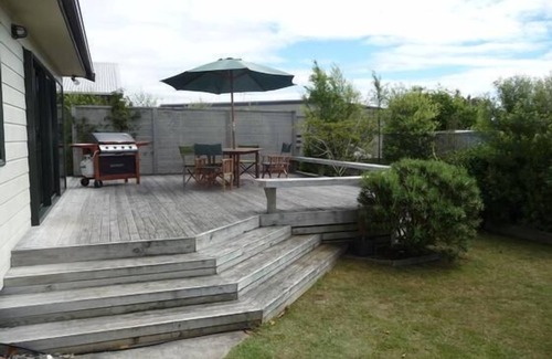 Whangamata House | Guest Rated 9.8: Kiwi Bach with Ocean View & Pool