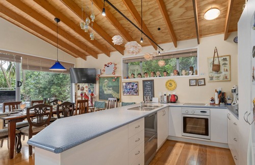 Onemana House | Cozy Kiwi Charmer - Family and Pet-Friendly Onemana Retreat