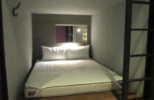 West District Hotel | Comfortable Kiwi Express Hotel near Taichung Station