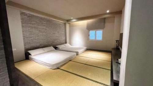 West District Hotel | Comfortable Kiwi Express Hotel near Taichung Station