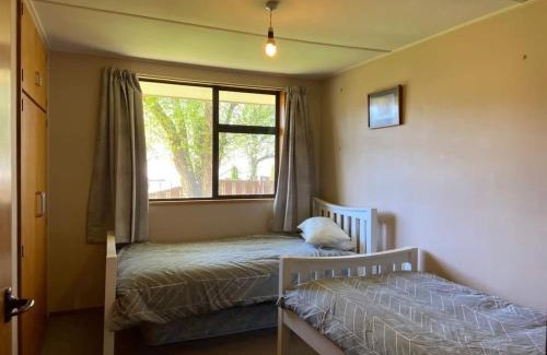 Lowburn House | Family-Friendly Kiwi Holidays in Cromwell - 4-Star Retreat
