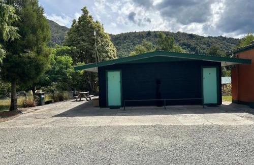 Murchison Hotel | Inviting Kiwi Park Motels: Pet-Friendly & Family-Oriented Stay