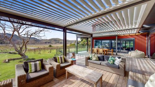 Eskdale House | Discover Kiwiesque: 4-Star Haven with Pool & Hot Tub