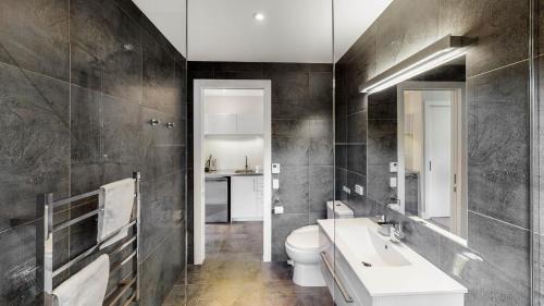 Eskdale House | Discover Kiwiesque: 4-Star Haven with Pool & Hot Tub