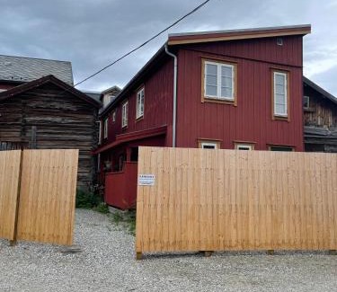Galaa Apartment | Prime Location at Kjerkgata 6 in Røros - Pet Friendly Stay