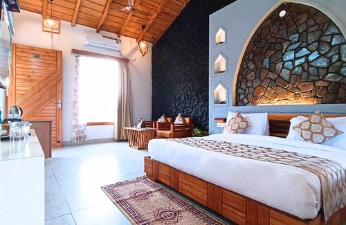 Bail Parao Resort | Relax at KK Jungle View Resort with Pool & Family Amenities