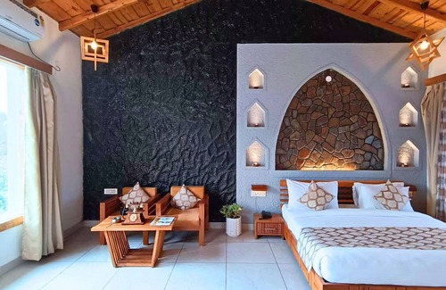 Bail Parao Resort | Relax at KK Jungle View Resort with Pool & Family Amenities