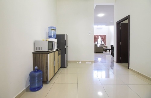 Taman Mahajaya House | Modern Simplicity House 4: Family-Friendly Retreat Awaits