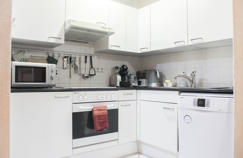 Mitte Apartment | Cozy KL7 Retreat in Mitte with Breakfast Included