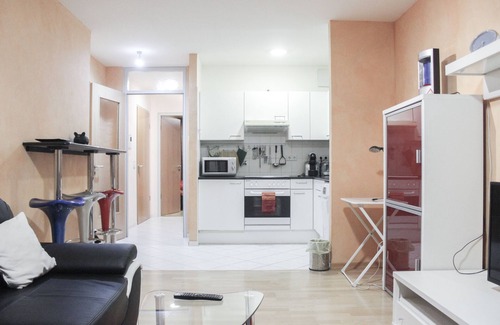 Mitte Apartment | Cozy KL7 Retreat in Mitte with Breakfast Included