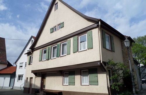 Neuffen House | Delightful Klara's Cottages - Pet Friendly & Family Ready