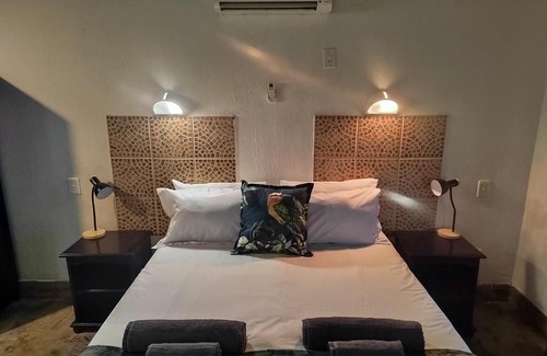 Thorny Bush Game Reserve Apartment | Pet-Friendly Klaserie River Chalets with Breakfast & Kitchen