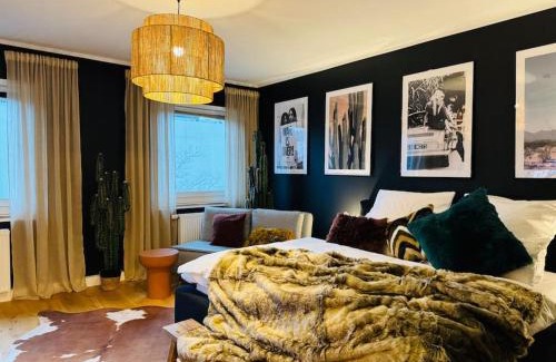 Ostviertel Apartment | Designer Klassen Stay Apartment for 6 - Central & Child-Friendly