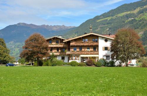 Aschau Im Zillertal House | Discover Klausnerhof: Cozy Retreat with Hot Tub & Breakfast