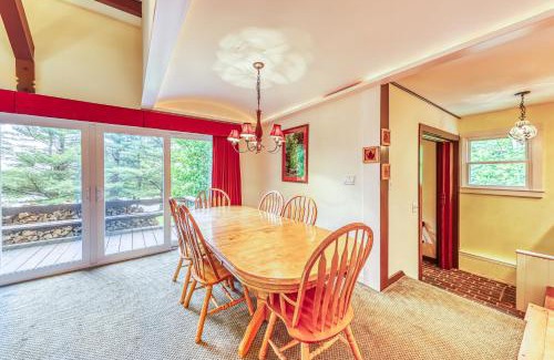 Franconia House | Discover Klebenov Chalet: Pet-Friendly Family Retreat