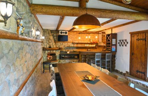 Kvartal Noviya Grad House | Dreamy Escape at the Klecherova House: Family-Friendly Stay