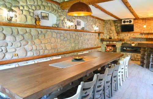Kvartal Noviya Grad House | Dreamy Escape at the Klecherova House: Family-Friendly Stay