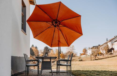Edelsberg Apartment | Kleeoase - Moderne Ferienwohnung - Infrarotsauna - Terrasse - Garten