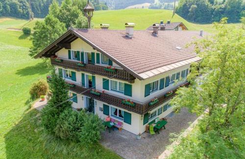 Itter Apartment | Experience Klein Hintermühltalhof: Rated 10/10 & Family-Friendly
