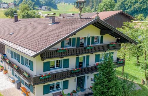 Itter Apartment | Experience Klein Hintermühltalhof: Rated 10/10 & Family-Friendly