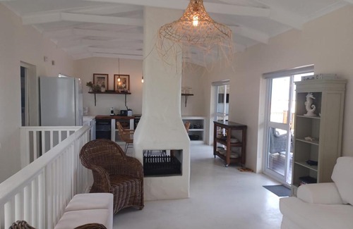 Kleinmond Villa | Discover Klein Paradys: Pet-Friendly Oceanfront Retreat