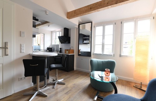 Heppenheim Apartment | Cozy Retreat: Ideal Vacation Apartment for Couples or Singles