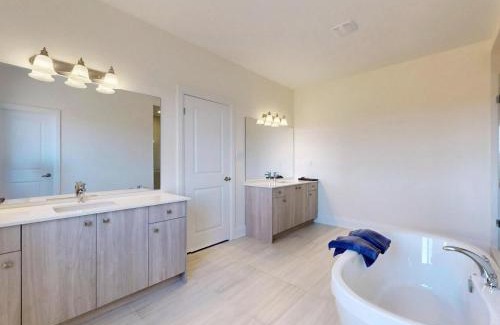Vaughan House | Inviting Kleinberg House: Pet-Friendly Stay with Family Amenities