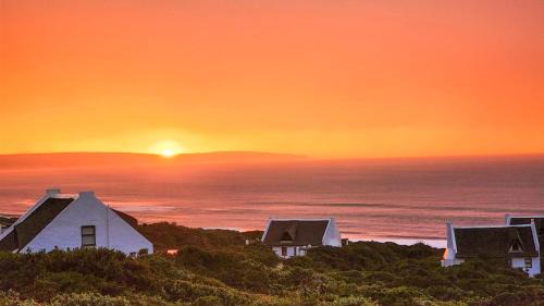 Boggoms Bay Villa | Experience Kleinbos Beach Villa with Oceanfront Views