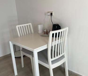 Ruesselsheim Apartment | Cozy Rooms for a Memorable Stay at Kleine aber feies Zimmer