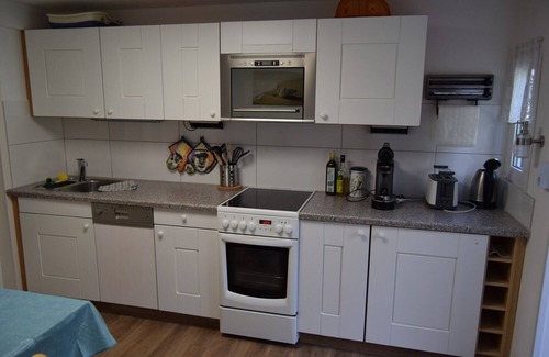 Oberhavel Apartment | Cozy Retreat for Couples and Singles with Ocean View