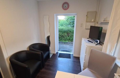 Herford Apartment | Cozy Holiday House in Herford with Private Entrance