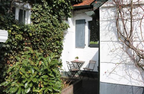 Moenchengladbach Apartment | Cozy Pet-Friendly Retreat: Ideal for Families & Guests