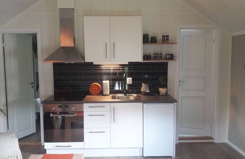 Afjord House | Budget-Friendly Retreat at Kleines Haus am Fjord