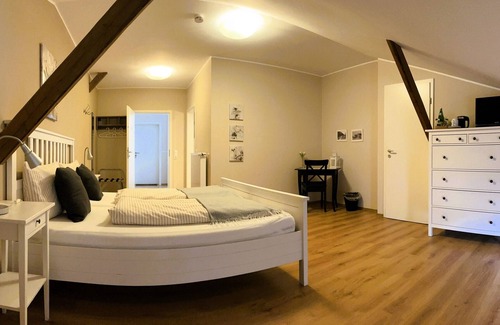Sankt Michaelisdonn Bed & Breakfast | Cozy Kleines Landhotel Rehedyk with Breakfast & Family Perks